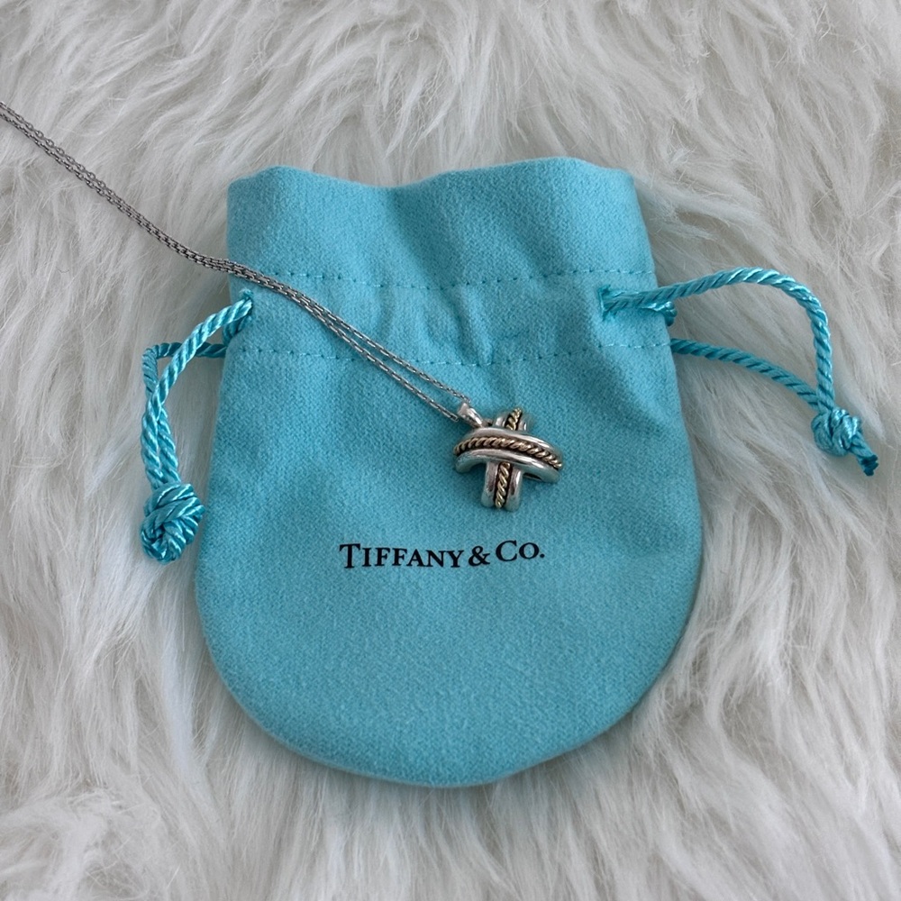 💯Tiffany & Co Necklace X Signature
Cross Pendant in 18k Gold & Sterling Silver